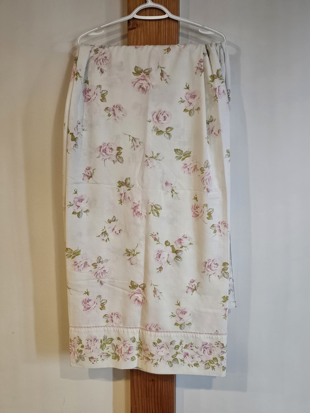 Vintage Pink Rose Print Sheet - Floral Design